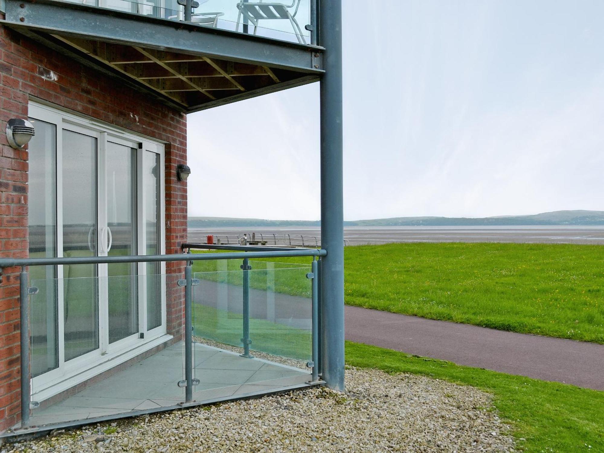 Waters Edge Villa Llanelli Exteriör bild